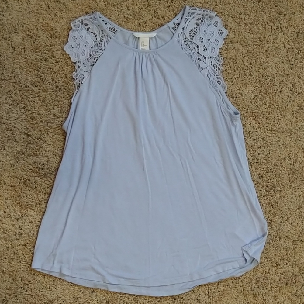 Sleeveless shirt